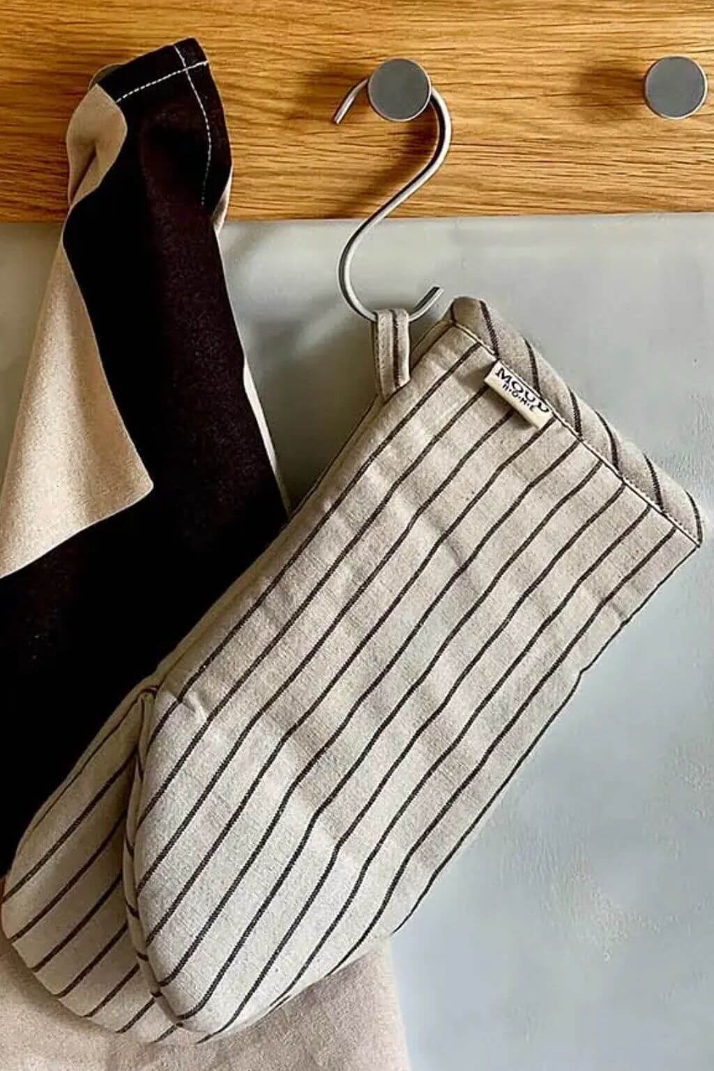 moud-french-striped-oven-glove-1.jpg