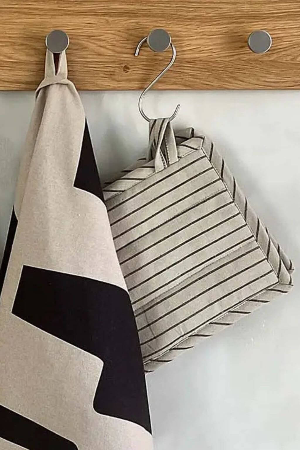 moud-french-striped-pot-holder-1.jpg