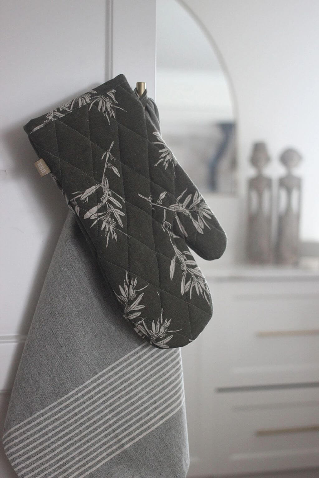 Olive Branch Oven Glove