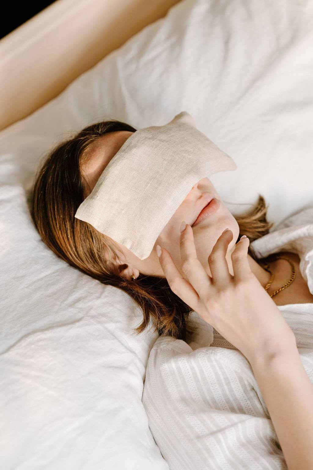 dreams-jumper-aromatherapy-weighted-eye-pillow-4.jpg
