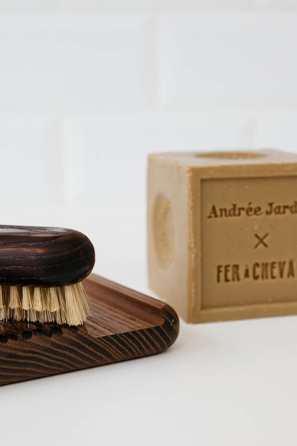 https://cultiverre.com/cdn/shop/products/andree-jardin-x-fer-a-cheval-french-heritage-gift-set-marseille-soap-ash-nail-brush-soap-dish-29734703005776.jpg?crop=center&height=1536&v=1649536781&width=1024