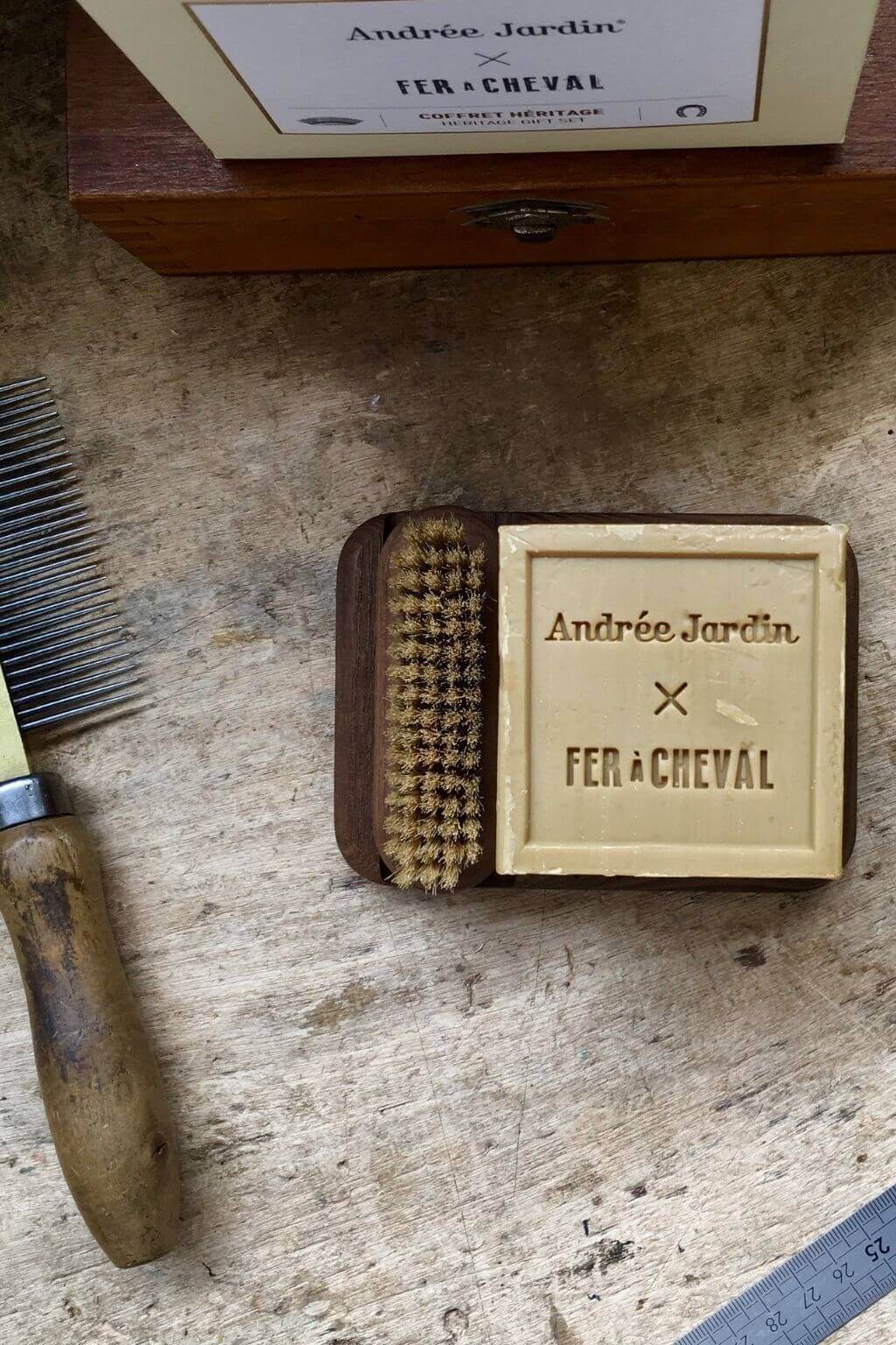 French Heritage Gift Set | Marseille Soap, Ash Nail Brush + Soap Dish Andree Jardin x Fer a Cheval