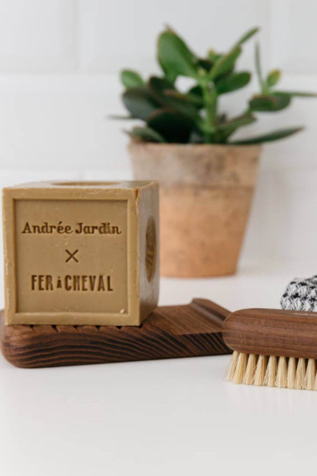 French Heritage Gift Set | Marseille Soap, Ash Nail Brush + Soap Dish Andree Jardin x Fer a Cheval