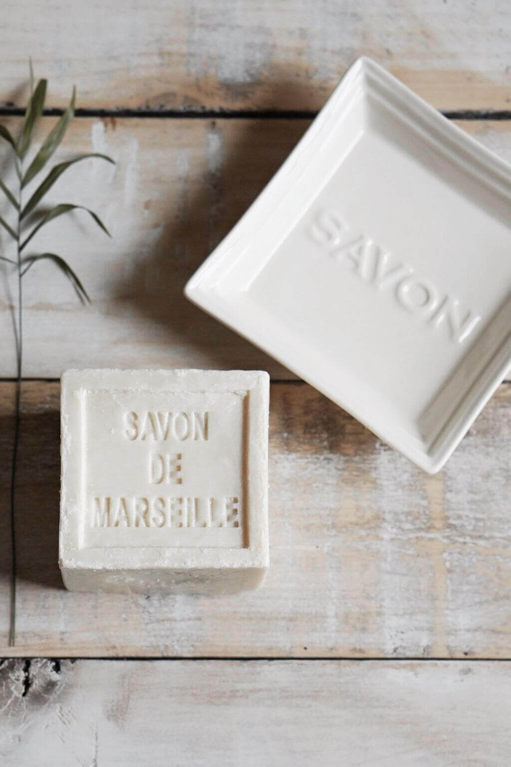 https://cultiverre.com/cdn/shop/products/europeansoaps-french-savon-soap-dish-5.jpg?crop=center&height=1536&v=1665375502&width=1024